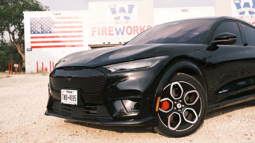 Ford Issues Urgent Recall for Mustang Models Over Dangerous Door Lock Flaw 2 Ford Mustang