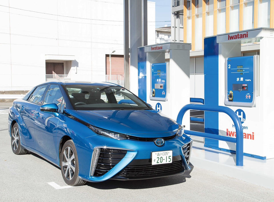 It’s Official: Japan’s New Zero-Emission Car Could Make Gas-Powered Vehicles Obsolete 3 Toyota Mirai filling up with hydrogen