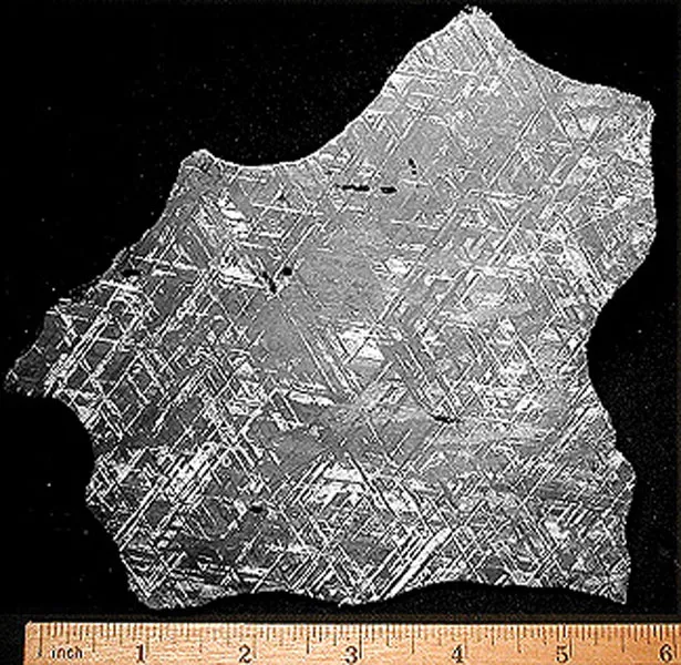 Forged from a Falling Star—This Ancient Weapon Is Unlike Anything Ever Found 2 Widmanstätten patterns in iron‐nickel meteorite